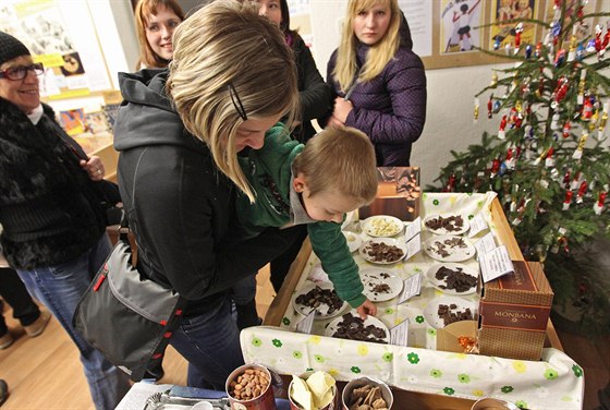 Čokoládová výstava ve Svratce, kde je dovoleno ochutnávat exponáty.