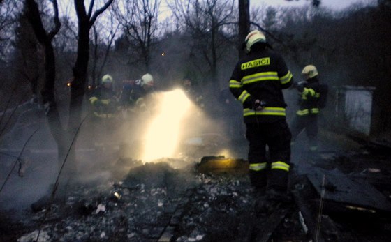 Uvnit chatky poblí ulice Pivovarská na Starém Brn uhoeli dva bezdomovci. Z...