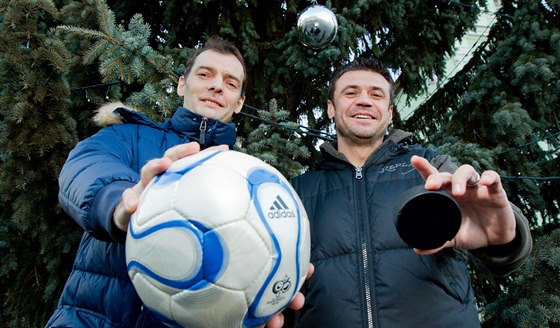 Vánoní setkání spoluák Jaroslava Kudrny (vlevo) a Marka Kulie.