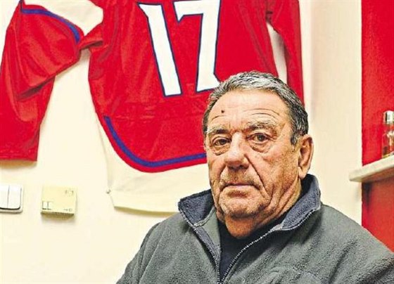 Bývalý hokejista Jan Suchý má ve VIP zóně brodské Kotliny pověšený na zdi...