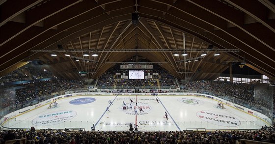 Hokejový stadion v Davosu, dějiště slavného Spenglerova poháru