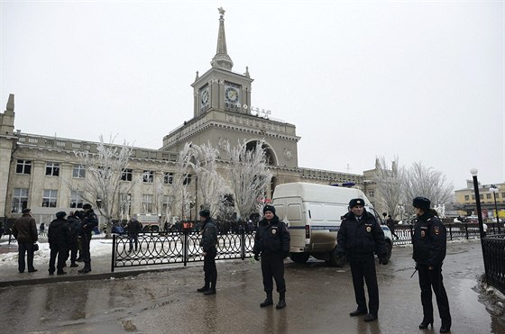 Policie uzavela pístup k vlakovému nádraí ve Volgogradu, které se stalo...