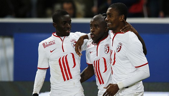 Rio Mavuba (uprosted) se raduje z gólu ve francouzské lize proti Paíi. 