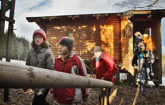 Správa parku nabízí návtvníkm i pozorování jelen v obrce u Srní.