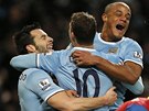 KONEN. Fotbalisté Manchesteru City se radují z gólu do sít Crystal Palace.