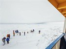 Ruské plavidlo je uvznno tlustou ledovou krustou asi 1 500 námoních mil...