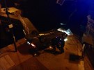 Na Hlávkov most v Praze prorazilo v pondlí veer auto zábradlí a spadlo z...