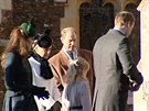 Celá britská královská rodina se sela na vánoní bohuslubu.