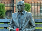 Bronzová socha Alana Turinga v Manchesteru je u píleitosti královnina pardonu...