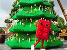 V legolandu v Malajsii mají samozejm vánoní strom sestavený z kostek lega....