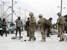 Sebevraedný atentátník zaútoil na konvoj mezinárodních sil v Kábulu. 