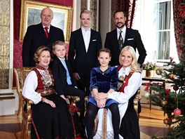 Norská královská rodina: král Harald a královna Sonja, korunní princ Haakon a...