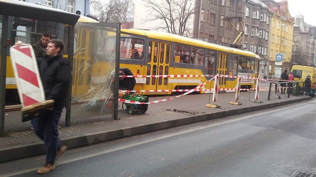 Opil idi najel do zastvky tramvaje na Klatovsk td v Plzni. Rno se zastvka opravovala (20. 12. 2013)