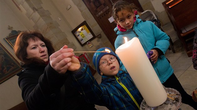 Akoliv ei jsou nejvce ateistickm nrodem svta o tdroveern noci m na plnon mi tisce lid po celm kraji. Pardubice nebyly vjimkou.