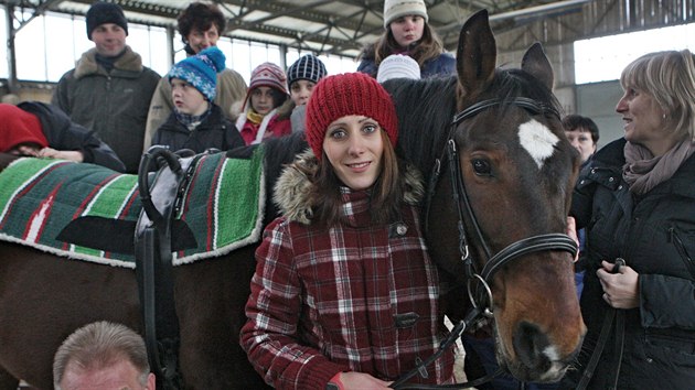 Kateina Dudková s konm Sajmonem, který bude pomáhat dtem na Rani Hermelín v...