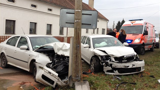 idi se ve Zvoli eln srazil s jinm vozem, kdy ujdl policii.