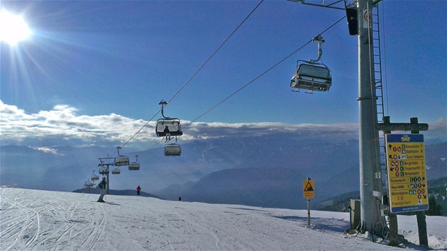 Rozcestn�k sjezdov�ch trat� pod vrcholem Gerlitzen