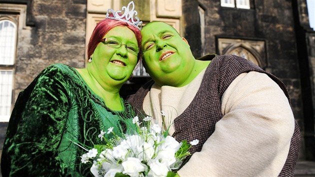 Anglick pr se na svatbu pevlkl za Shreka a Fionu.