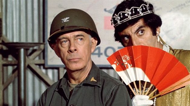 Harry Morgan a Jamie Farr v televiznm serilu M.A.S.H.