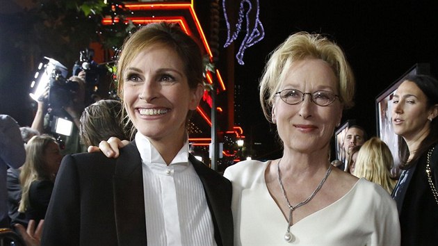 Julia Robertsová a Meryl Streepová na premiéře filmu August: Osage County (Blízko od sebe) (Los Angeles, 16. prosince 2013)