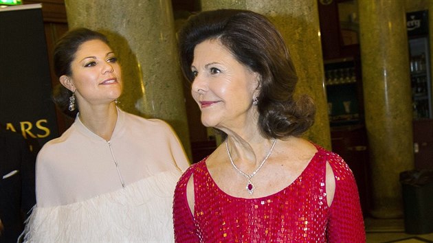 vdsk krlovna Silvia a korunn princezna Victoria na oslav krlovninch 70. narozenin, kter oslavila 23. prosince (19. prosince 2013).