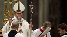 Papež František během tradiční štědrovečerní mše, která pro něj byla letos...