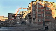Stavební ú�ad schválil postup demolice v pátek 23. prosince a firma se okam�it�...