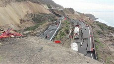 Zemtesení v Mexiku zpsobilo propad silnice