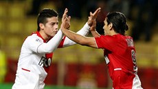 James Rodriguez (vlevo) a Radamel Falcao se radují po gólu.