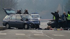 Při nehodě felicie a peugeotu ve Vejprnické ulici v Plzni zemřela mladá žena....