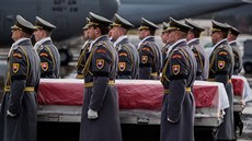 Tla slovenských voják zabitých v Afghánistánu pivezl vládní speciál z...