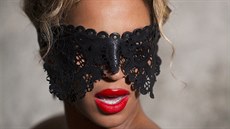Beyoncé na fotkách ke své páté desce, která má "vizuální" povahu.