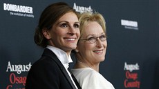 Julia Robertsová a Meryl Streepová na premiée filmu August: Osage County...