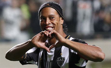 ZPÁTKY DO EVROPY? Dritel Zlatého míe z roku 2005, Ronaldinho, by mohl posílit výcarský Sion.