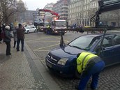 Odtahy aut na Václavském náměstí