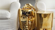 Mezi jeho hity pat�í stoli�ky, které fungují i jako stolky. Philippe Starck