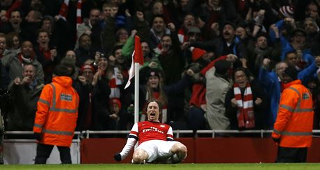 Tomá Rosický zvýil v pohárovém derby s Tottenhamem vedení Arsenalu na 2:0.