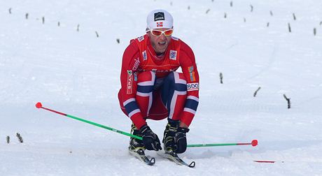 Martin Johnsrud Sundby v cíli stíhaky na 35 kilometr na Tour de Ski v