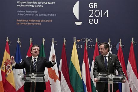 éf Evropské komise Jose Manuel Barroso (vlevo), a Greek ecký premiér Antonis...