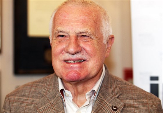 Bývalý prezident Václav Klaus je proti bourání lustraního zákona, spor premiéra s hlavou státu o ministry vnímá jako standardní vc.