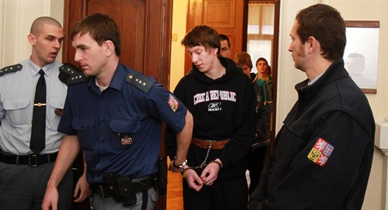 Krajský soud v Brně prodloužil vazbu třem mladíkům obviněným z březnové vraždy...