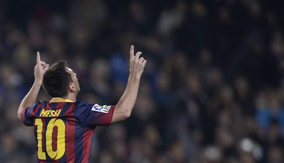 Útoník Lionel Messi z Barcelony oslavuje jeden ze dvou gól, které vstelil ve...