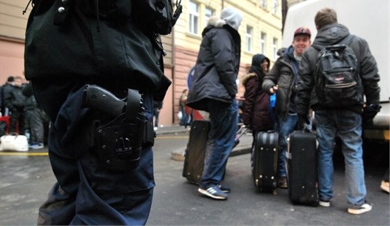 Dánské studenty musela loni hlídat policie.