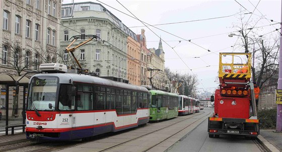 Kvůli srážce dvou tramvají v centru Olomouce musel být na necelé dvě hodiny...
