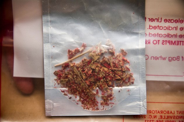 Syntetická marihuana neboli "ko�ení" p�ipomíná vzhledem skute�né usu�ené...