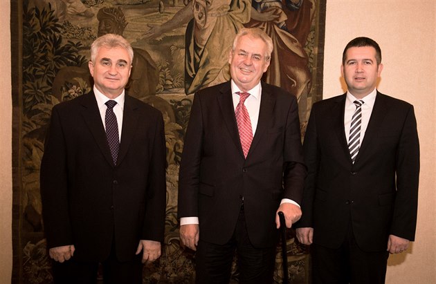 Prezident Milo� Zeman (uprost�ed) se 7. ledna na Pra�ském hrad� se�el k...