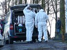 V bývalé vojenské usedlosti u Milovic byla nalezena tla dvou mrtvých mu a...
