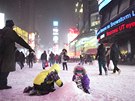 Times Square v New Yorku pokryla vrstva snhu (2. ledna 2014).