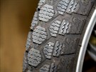 Zimní pneumatiky mají podobný vzorek, jako na aut.