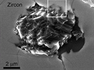 Podrobný snímek domnlých starých diamant pod elektronovým mikroskopem odhalil...